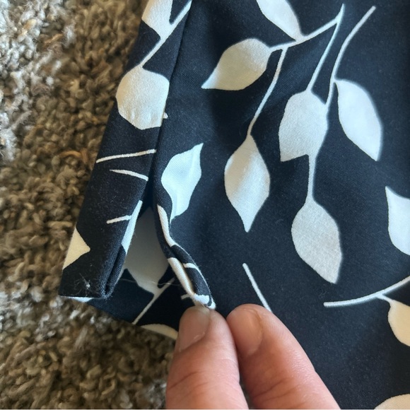 TALBOTS 8 Hampshire Ankle Pants Straight Leg Cropped Paisley Black Cream Leaves - Picture 5 of 10